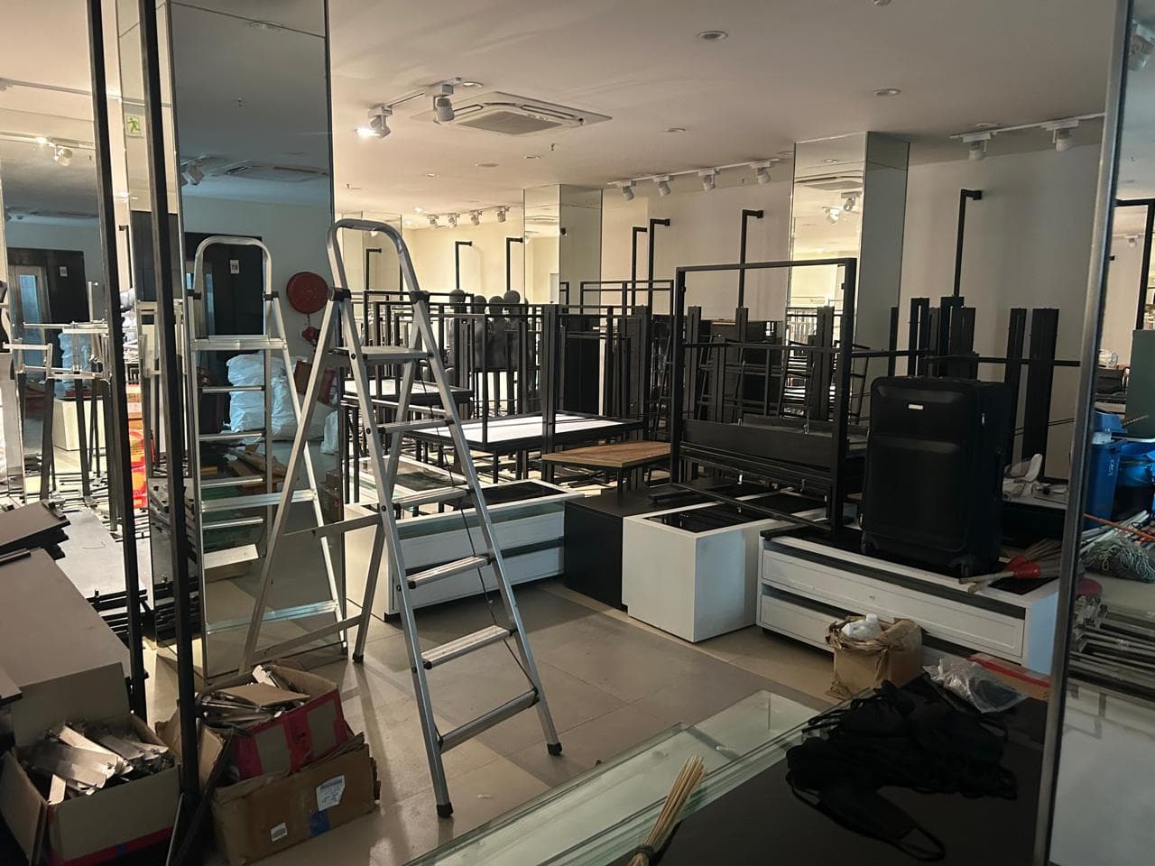 Mall Store Dismantling & Buyback